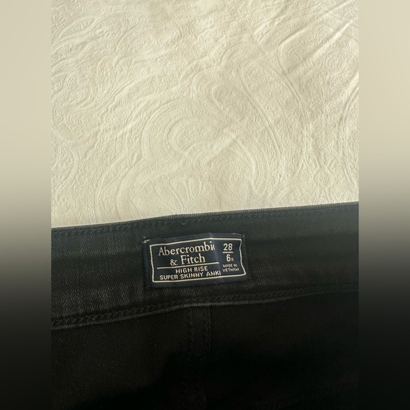 Abercrombie and fitch jeans - Picture 3 of 5